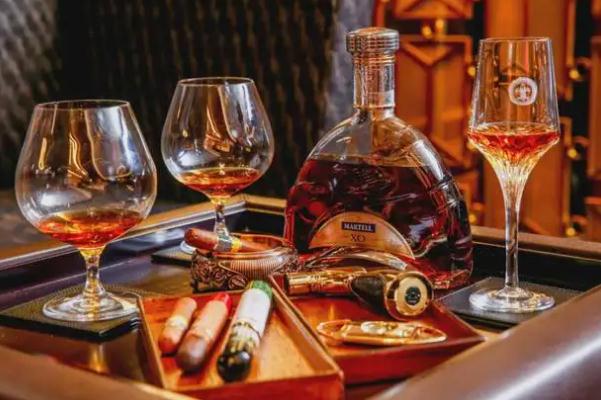 白蘭地是香檳嗎 白蘭地是洋酒嗎 白蘭地是香檳嗎 白蘭地是洋酒嗎