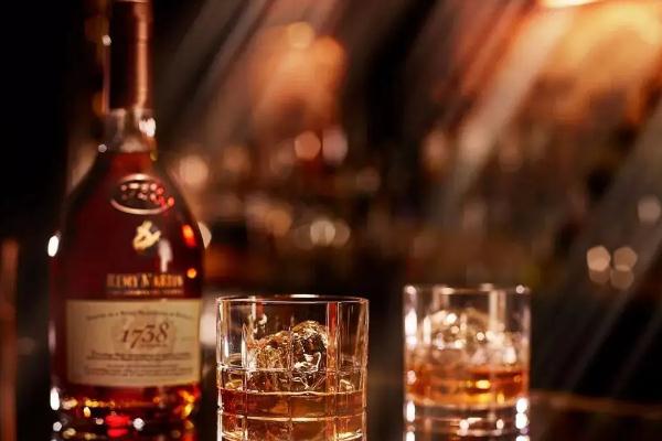 白蘭地是香檳嗎 白蘭地是洋酒嗎 白蘭地是香檳嗎 白蘭地是洋酒嗎