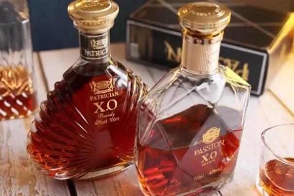 白蘭地對(duì)身體好處與壞處 用白蘭地洗頭是否可以生發(fā) 白蘭地對(duì)身體好處與壞處 用白蘭地洗頭是否可以生發(fā)