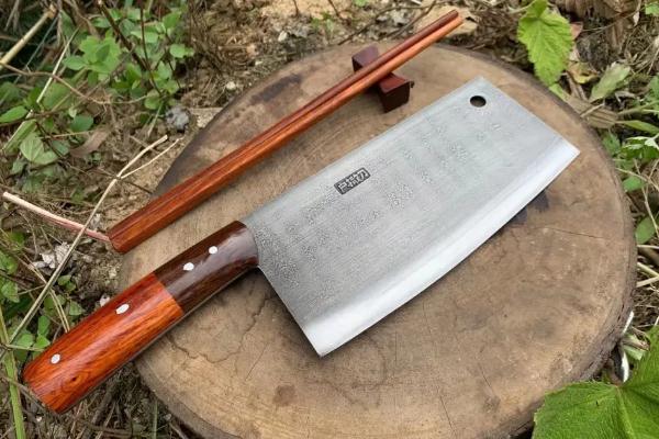 菜刀上的圓孔是干什么用的 菜刀的正確握法 菜刀上的圓孔是干什么用的 菜刀的正確握法