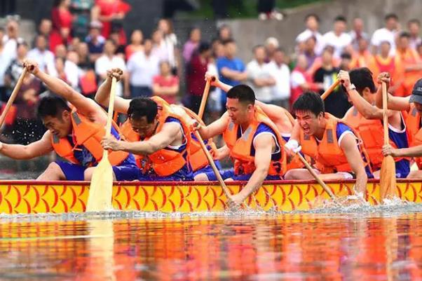 劃龍舟的工具叫什么 劃龍舟要干什么 劃龍舟的工具叫什么 劃龍舟要干什么