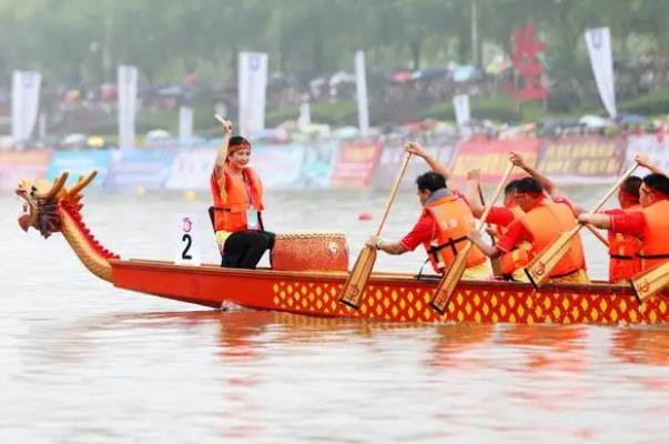 劃龍舟的工具叫什么 劃龍舟要干什么 劃龍舟的工具叫什么 劃龍舟要干什么