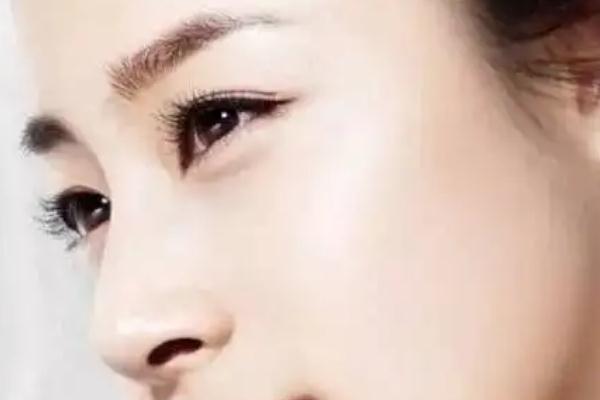 膨體隆鼻會移位嗎 膨體隆鼻會透光嗎 膨體隆鼻會移位嗎 膨體隆鼻會透光嗎