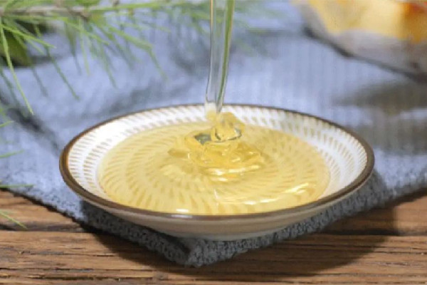 洋槐蜜的功效與作用 洋槐蜜可以空腹喝嗎 洋槐蜜的功效與作用 洋槐蜜可以空腹喝嗎