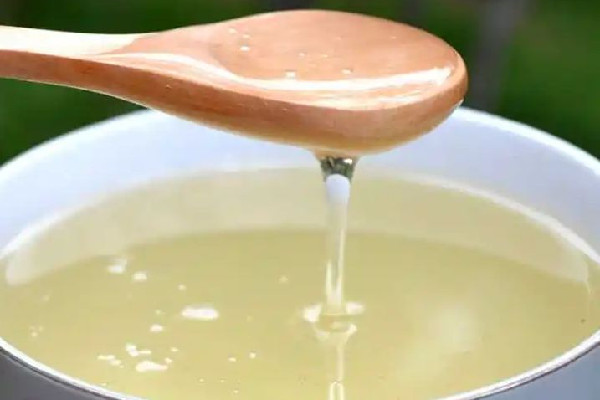 洋槐蜜的功效與作用 洋槐蜜可以空腹喝嗎 洋槐蜜的功效與作用 洋槐蜜可以空腹喝嗎