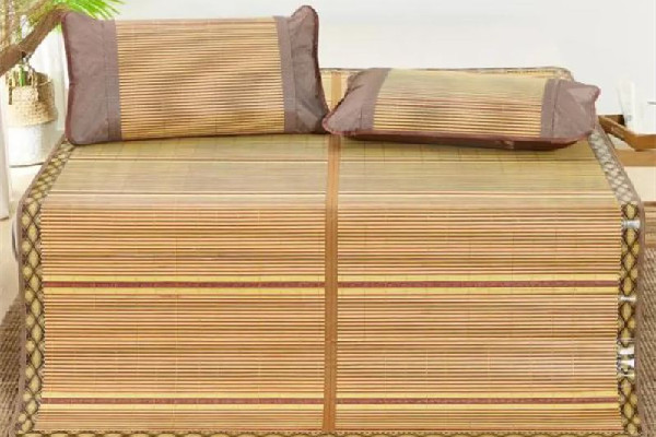 涼席和冰絲席哪個比較涼快 涼席和冰絲席區(qū)別 涼席和冰絲席哪個比較涼快 涼席和冰絲席區(qū)別