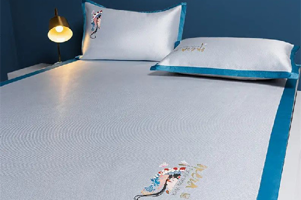 冰絲涼席和乳膠涼席哪個(gè)比較好 冰絲涼席用什么材料做的 冰絲涼席和乳膠涼席哪個(gè)比較好 冰絲涼席用什么材料做的