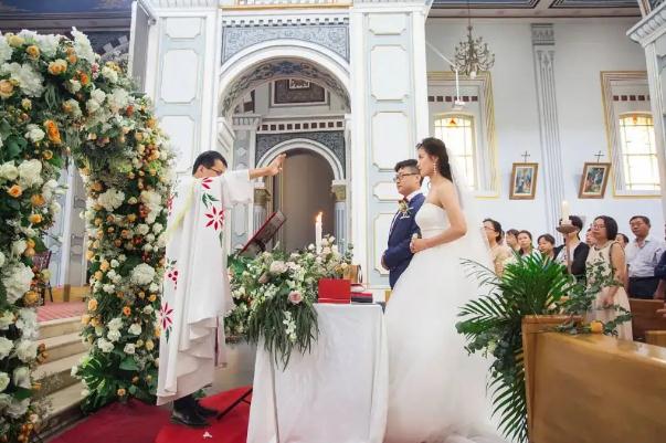 結(jié)婚伴娘會(huì)收到錢嗎 做伴娘要給份子錢嗎 結(jié)婚伴娘會(huì)收到錢嗎 做伴娘要給份子錢嗎