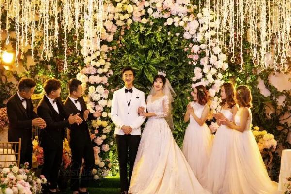 結(jié)婚伴娘會(huì)收到錢嗎 做伴娘要給份子錢嗎 結(jié)婚伴娘會(huì)收到錢嗎 做伴娘要給份子錢嗎