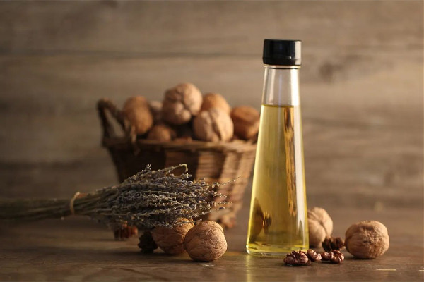 核桃油對(duì)孩子的腦發(fā)育有用嗎 核桃油適合多大孩子 核桃油對(duì)孩子的腦發(fā)育有用嗎 核桃油適合多大孩子