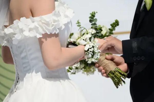 結(jié)婚伴娘紅包一般包多少 結(jié)婚伴娘隨禮多少合適 結(jié)婚伴娘紅包一般包多少 結(jié)婚伴娘隨禮多少合適