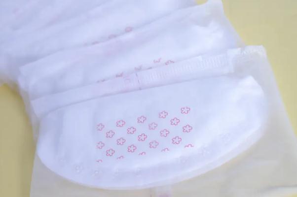 溢乳墊有必要買嗎能用多少 溢乳墊對寶寶吃奶有害嗎 溢乳墊有必要買嗎能用多少 溢乳墊對寶寶吃奶有害嗎