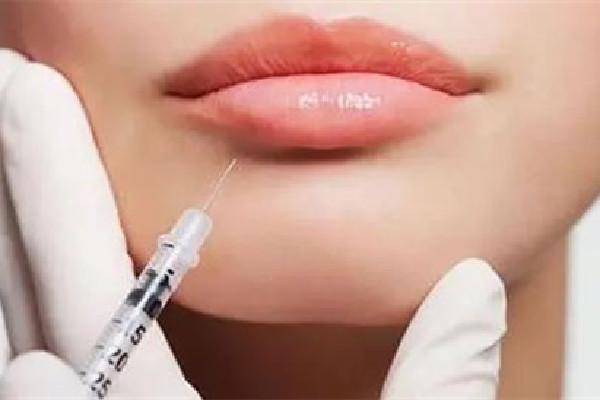 豐唇后怎么吃飯 豐唇后有硬塊正常嗎