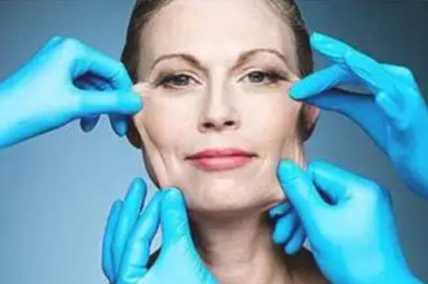 拉皮手術(shù)對皮膚有傷害嗎 拉皮手術(shù)對身體有多大的損害 拉皮手術(shù)對皮膚有傷害嗎 拉皮手術(shù)對身體有多大的損害