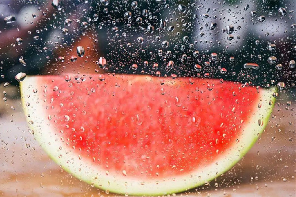 西瓜可以和龍蝦一起吃嗎 西瓜屬于涼性還是熱性 西瓜可以和龍蝦一起吃嗎 西瓜屬于涼性還是熱性