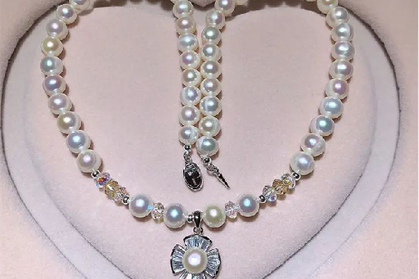 珍珠項(xiàng)鏈怎么辨別真假 珍珠項(xiàng)鏈買多大的合適 珍珠項(xiàng)鏈怎么辨別真假 珍珠項(xiàng)鏈買多大的合適