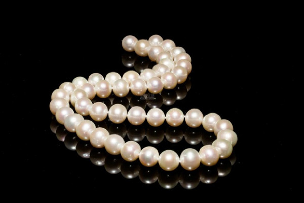 珍珠項鏈適合哪個年齡的女性 珍珠項鏈?zhǔn)裁磿r候戴最合適