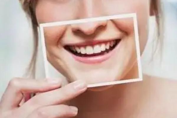 冷光美白牙齒有危害嗎 冷光美白牙齒有年齡限制嗎 冷光美白牙齒有危害嗎 冷光美白牙齒有年齡限制嗎