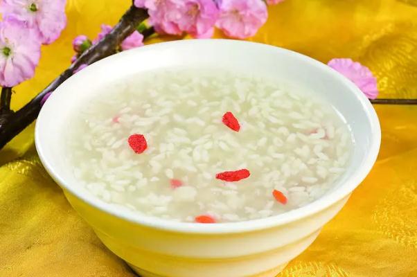 米酒是用什么米做的 米酒是什么味道 米酒是用什么米做的 米酒是什么味道