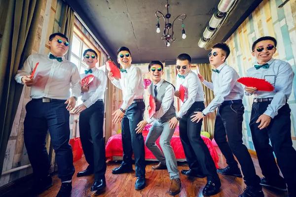 伴郎要穿西裝嗎 伴郎有年齡要求嗎 伴郎要穿西裝嗎 伴郎有年齡要求嗎