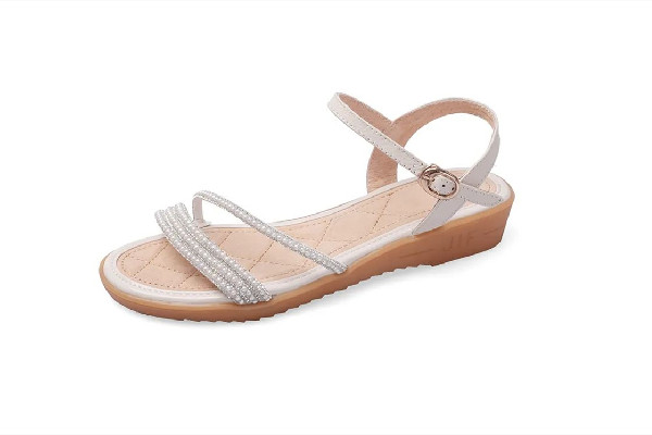 涼鞋買大點(diǎn)好還是小點(diǎn)好 涼鞋買大了一碼該怎么補(bǔ)救 涼鞋買大點(diǎn)好還是小點(diǎn)好 涼鞋買大了一碼該怎么補(bǔ)救