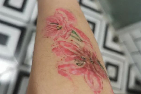 洗紋身后留疤怎么去除 洗紋身后怎樣保養(yǎng)才不留疤 洗紋身后留疤怎么去除 洗紋身后怎樣保養(yǎng)才不留疤