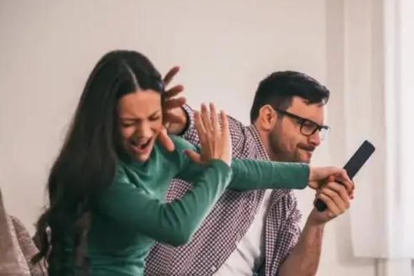 精神出軌有什么危害 精神出軌和生理出軌哪個更嚴重 精神出軌有什么危害 精神出軌和生理出軌哪個更嚴重