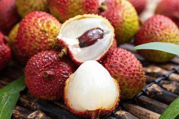 妃子笑荔枝的功效與作用 妃子笑荔枝的由來 妃子笑荔枝的功效與作用 妃子笑荔枝的由來