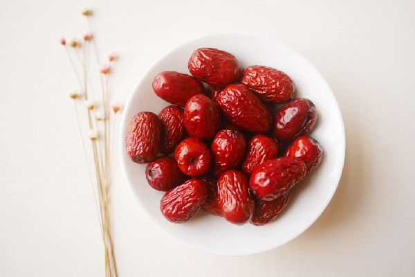 紅棗有白霜還能吃嗎 紅棗為什么有白色漂浮物 紅棗有白霜還能吃嗎 紅棗為什么有白色漂浮物