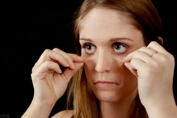 皮膚暗黃有痘印如何調(diào)理 皮膚暗黃有黑色素如何調(diào)理 皮膚暗黃有痘印如何調(diào)理 皮膚暗黃有黑色素如何調(diào)理