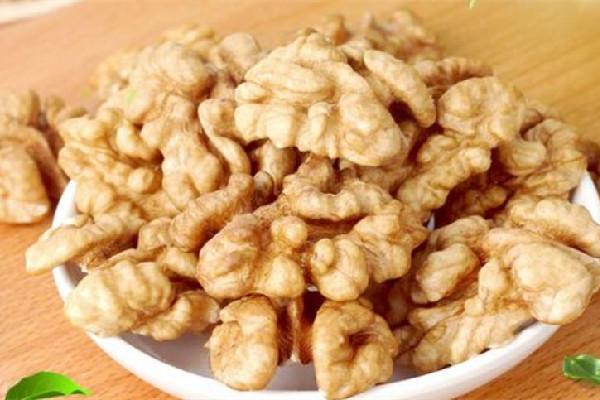 核桃仁要去皮吃嗎 核桃仁怎么去皮 核桃仁要去皮吃嗎 核桃仁怎么去皮