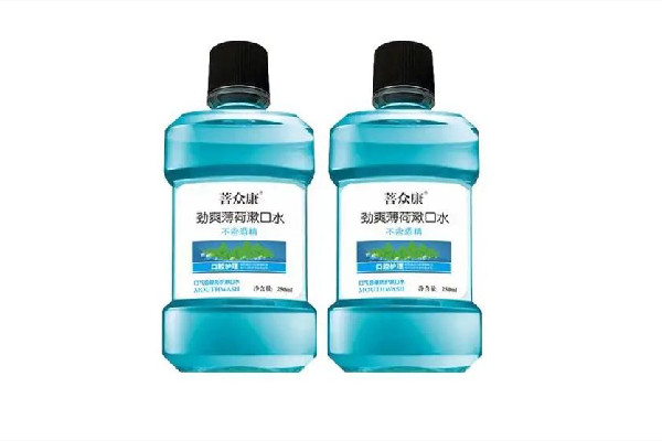 漱口水含酒精好還是不含酒精好 漱口水買什么樣的好 漱口水含酒精好還是不含酒精好 漱口水買什么樣的好