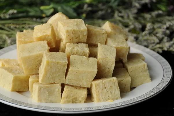 凍豆腐的蛋白質(zhì)含量高嗎 凍豆腐是碳水化合物嗎 凍豆腐的蛋白質(zhì)含量高嗎 凍豆腐是碳水化合物嗎