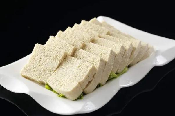 凍豆腐有營養(yǎng)嗎 凍豆腐有點酸正常嗎 凍豆腐有營養(yǎng)嗎 凍豆腐有點酸正常嗎