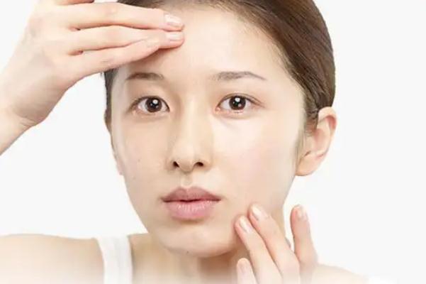 皮膚出油會(huì)導(dǎo)致什么 皮膚出油會(huì)導(dǎo)致皮膚暗黃嗎 皮膚出油會(huì)導(dǎo)致什么 皮膚出油會(huì)導(dǎo)致皮膚暗黃嗎