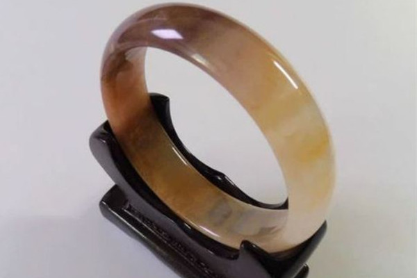 玉手鐲有瑕疵的好還是不好 玉手鐲有點磨損怎么處理 玉手鐲有瑕疵的好還是不好 玉手鐲有點磨損怎么處理