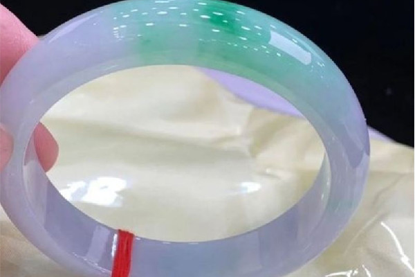 玉手鐲怎么養(yǎng)才會越來越透亮 玉手鐲多久要保養(yǎng)一次 玉手鐲怎么養(yǎng)才會越來越透亮 玉手鐲多久要保養(yǎng)一次