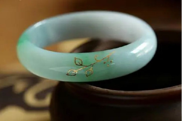 貴妃鐲有棉好還是無(wú)棉好 貴妃鐲有裂痕怎么辦 貴妃鐲有棉好還是無(wú)棉好 貴妃鐲有裂痕怎么辦