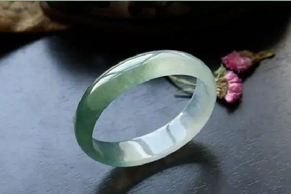 貴妃鐲有棉好還是無(wú)棉好 貴妃鐲有裂痕怎么辦 貴妃鐲有棉好還是無(wú)棉好 貴妃鐲有裂痕怎么辦