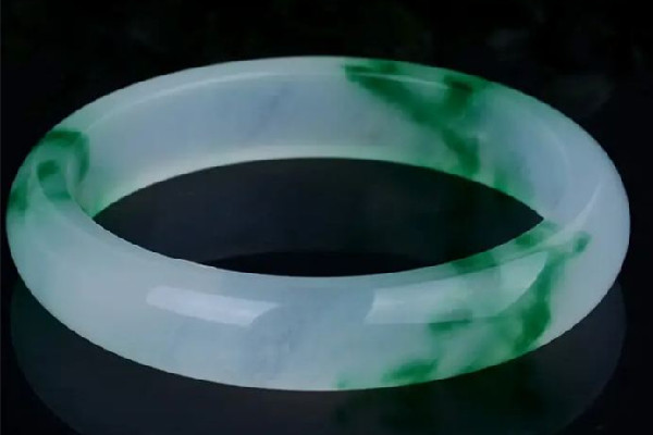 玉手鐲是圓條好還是扁條好 玉手鐲的款式有幾種 玉手鐲是圓條好還是扁條好 玉手鐲的款式有幾種