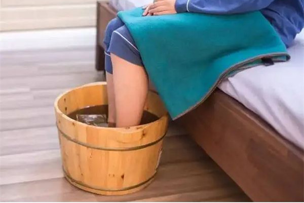 三伏天泡腳的好處與功效 三伏天泡腳的最佳時間 三伏天泡腳的好處與功效 三伏天泡腳的最佳時間