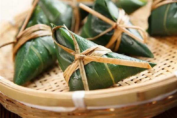 粽子煮熟后放在水里還是撈出來(lái) 粽子煮熟后要泡一夜嗎 粽子煮熟后放在水里還是撈出來(lái) 粽子煮熟后要泡一夜嗎