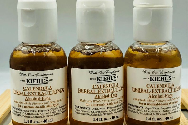 科顏氏金盞花爽膚水和蘭蔻粉水哪個(gè)好用 科顏氏金盞花爽膚水適合什么年齡 科顏氏金盞花爽膚水和蘭蔻粉水哪個(gè)好用 科顏氏金盞花爽膚水適合什么年齡