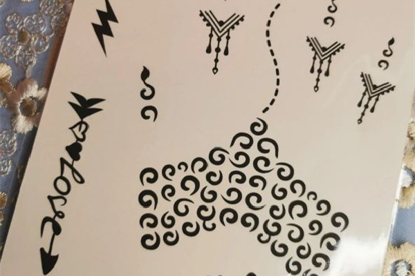 半永久紋身貼怎么能快速洗掉 半永久紋身貼用碘伏可以擦掉嗎 半永久紋身貼怎么能快速洗掉 半永久紋身貼用碘伏可以擦掉嗎