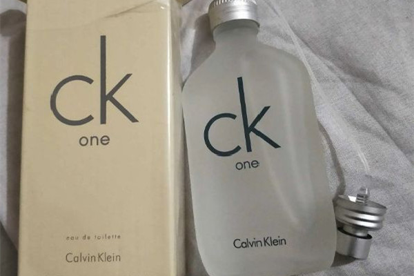 ck香水有酒精嗎 ck香水會(huì)揮發(fā)嗎 ck香水有酒精嗎 ck香水會(huì)揮發(fā)嗎