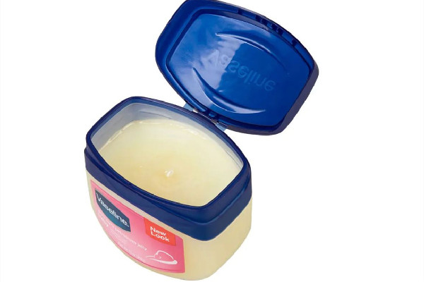 凡士林加維生素e能去皺紋真的嗎 凡士林加維生素e有什么功效 凡士林加維生素e能去皺紋真的嗎 凡士林加維生素e有什么功效