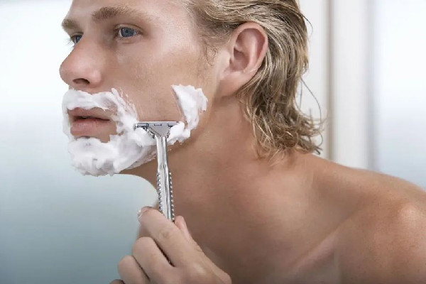 刮胡子可以用洗面奶嗎 刮胡子可以用什么代替泡沫 刮胡子可以用洗面奶嗎 刮胡子可以用什么代替泡沫