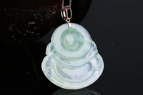 翡翠吊墜買(mǎi)回來(lái)可以直接帶嗎 翡翠吊墜買(mǎi)回來(lái)要泡水嗎 翡翠吊墜買(mǎi)回來(lái)可以直接帶嗎 翡翠吊墜買(mǎi)回來(lái)要泡水嗎