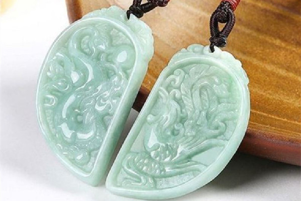 翡翠吊墜一般多少錢 翡翠吊墜真假鑒定方法簡單 翡翠吊墜一般多少錢 翡翠吊墜真假鑒定方法簡單