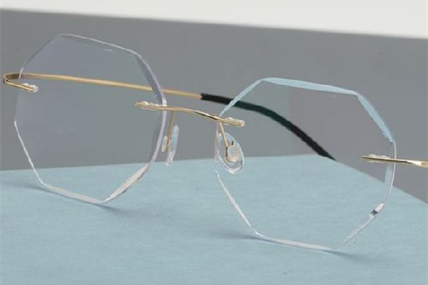 無框眼鏡和有框眼鏡哪個(gè)好 無框眼鏡和有框眼鏡哪個(gè)貴 無框眼鏡和有框眼鏡哪個(gè)好 無框眼鏡和有框眼鏡哪個(gè)貴